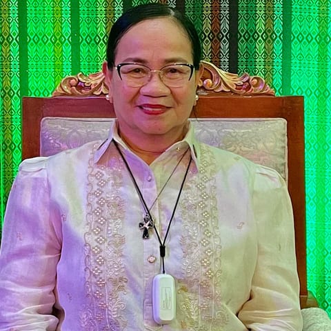Dr. Susana Salvador-Anayatin, official portrait